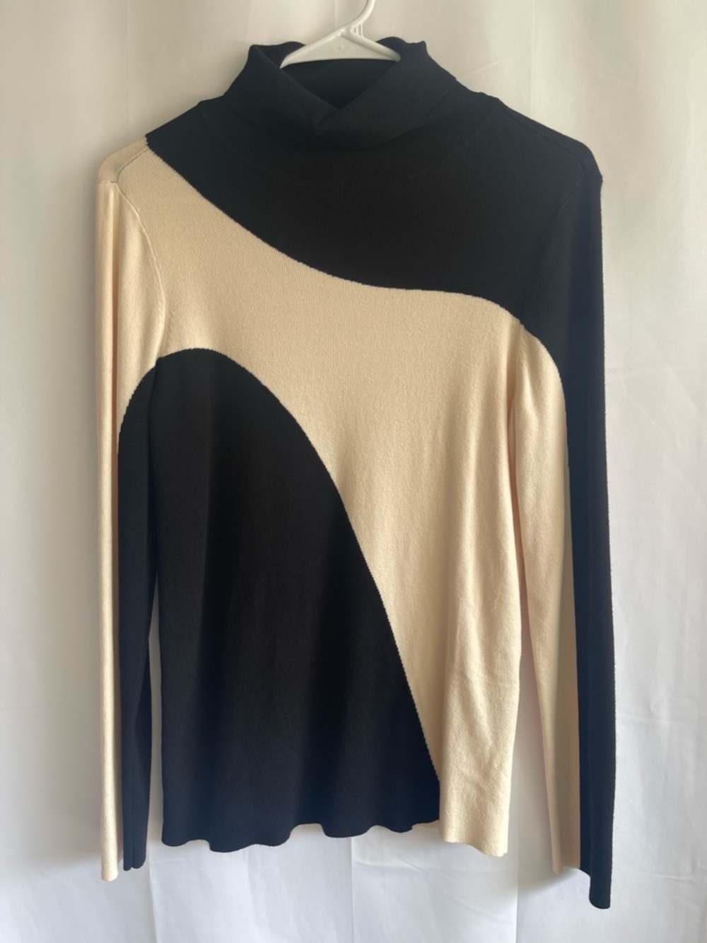 Chico's Black and Cream Abstract Colorblock Turtleneck